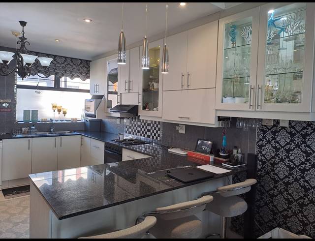 3 BEDROOM SECTIONAL TITLE FOR SALE IN POINT WATERFRONT